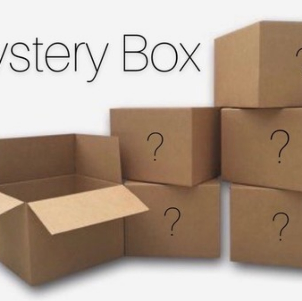 $100 Women's Mystery Clothing Box Plus Free Gift!